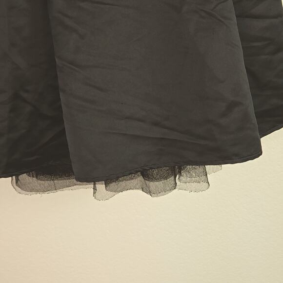 Princess Vera-Wang women's black A-line dress keyhole opening in the back - Picture 4 of 8